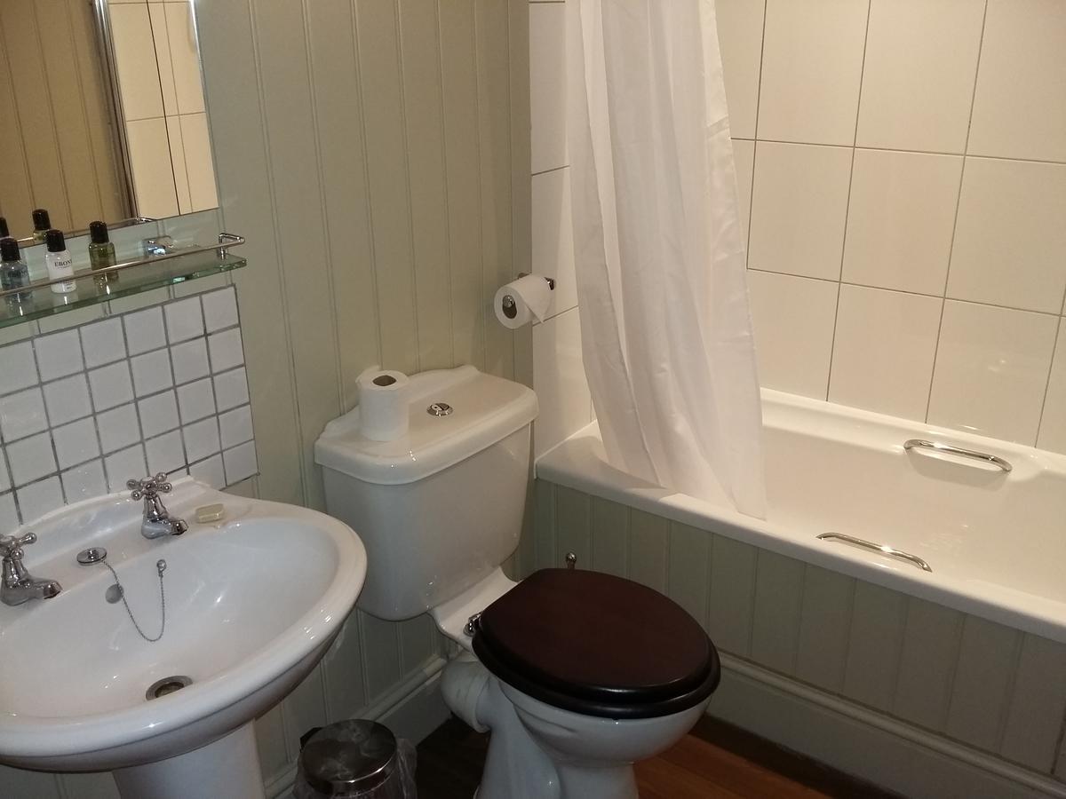 The Huntsman Inn Холмфирт Экстерьер фото